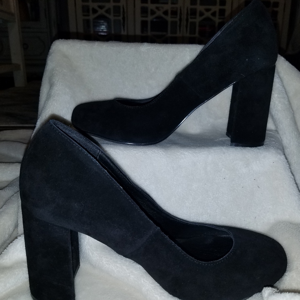 Pumps - Picture 2 of 3